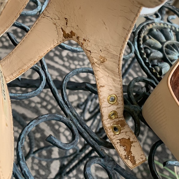 🔥 END OF SUMMER SALE PRICE $20🔥 Guess Platform Heels - Picture 7 of 8